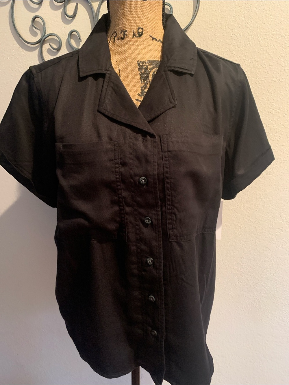 Classic Black Short-Sleeve Button-Down Shirt